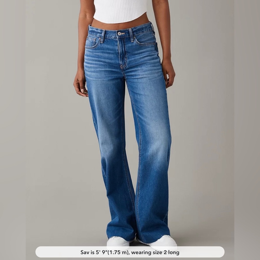 American Eagle Low-Rise Baggy Flare Jean Women's size 2. Dark wash,